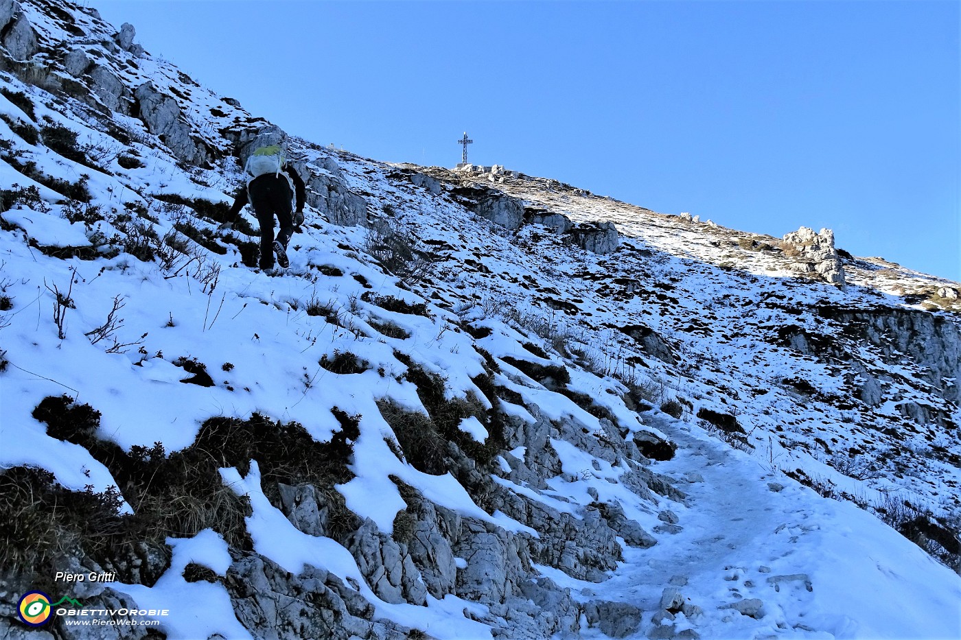 48 Meglio camminare fuori dal sentiero....JPG -                                